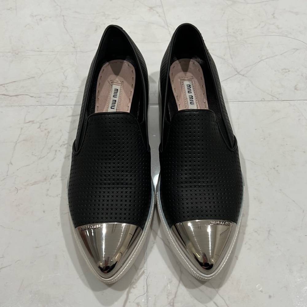 MIU MIU: Black, Leather & Metal Cap Toe Logo Flats